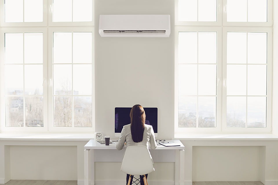 climatiseur mural dans un bureau en entreprise