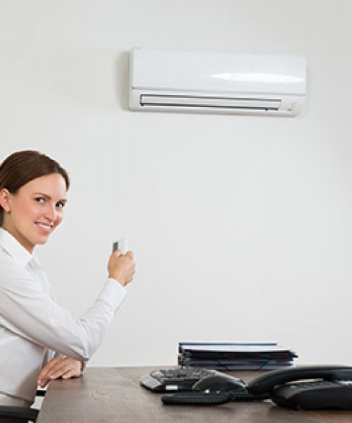 climatiseur réversible mural dans bureau tertiaire